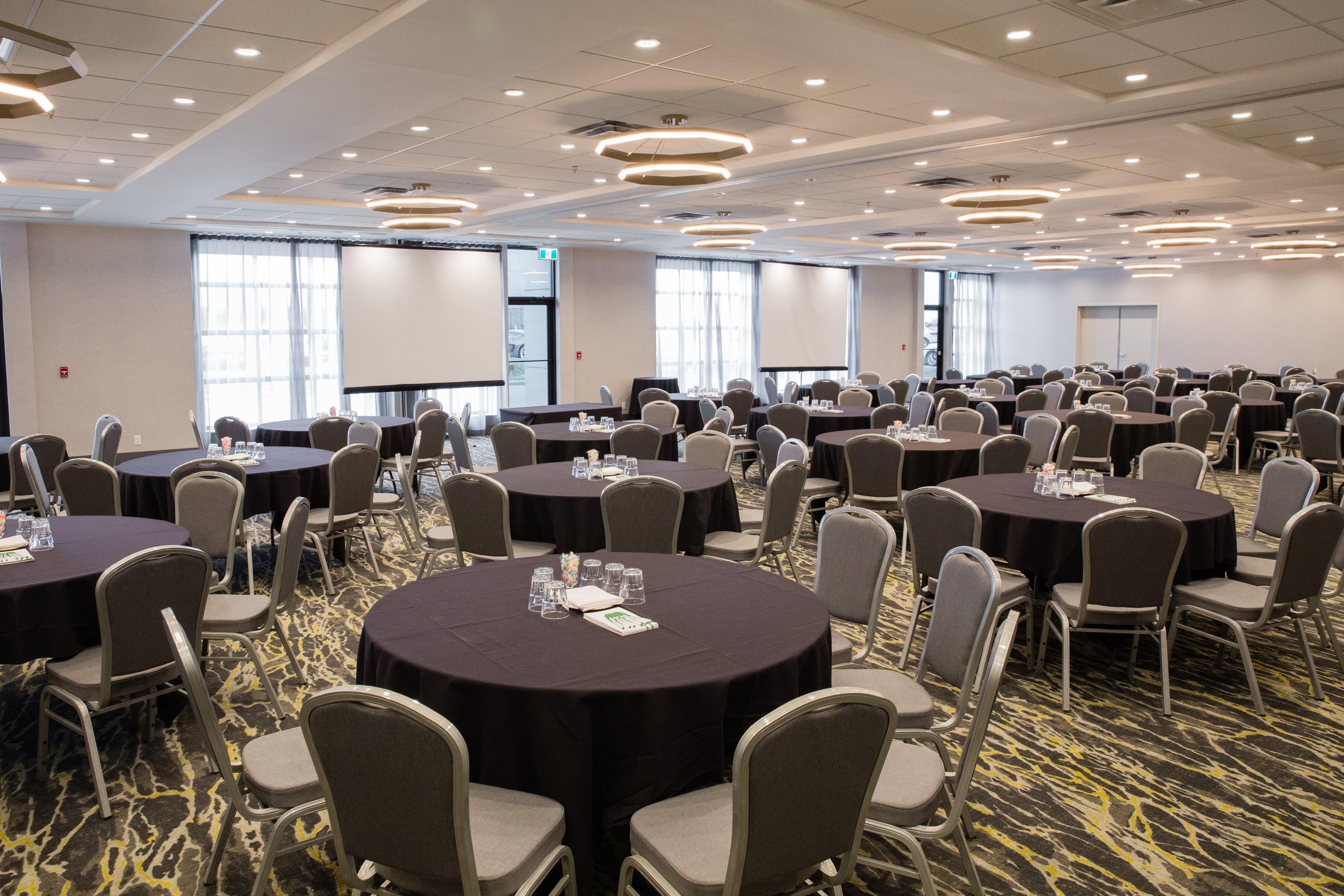 Holiday Inn Calgary South Conference Center Exteriör bild