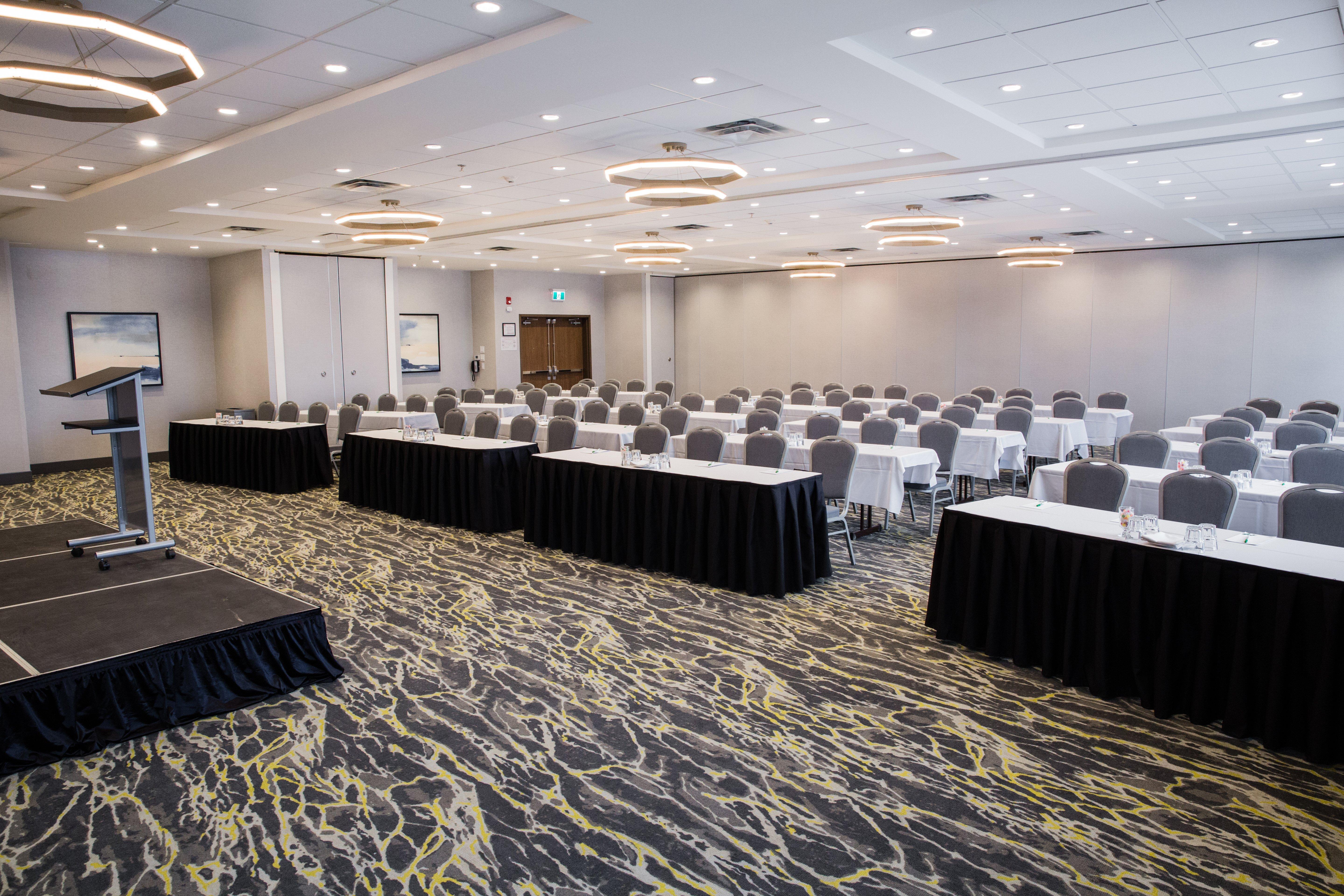 Holiday Inn Calgary South Conference Center Exteriör bild