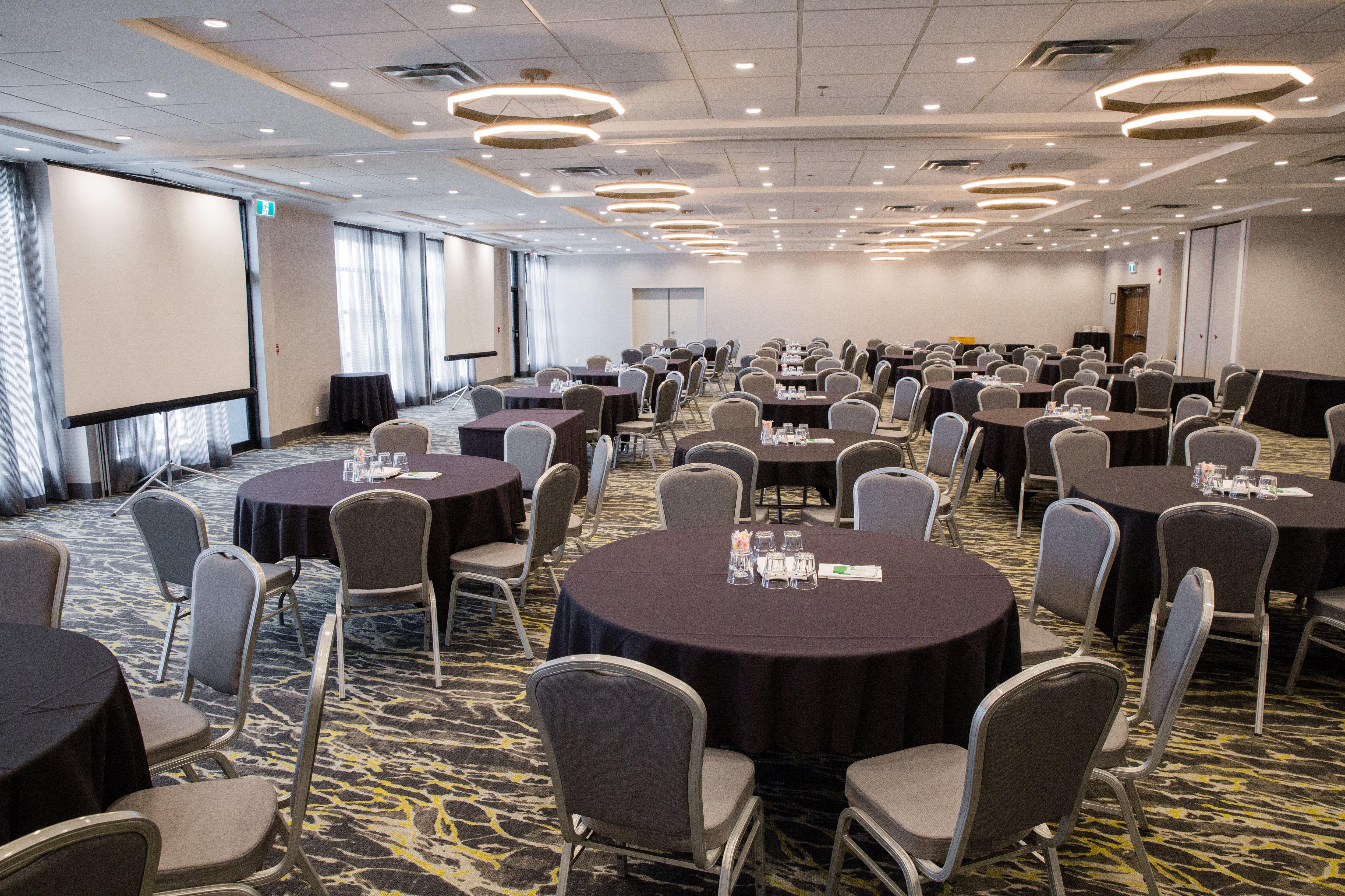 Holiday Inn Calgary South Conference Center Exteriör bild