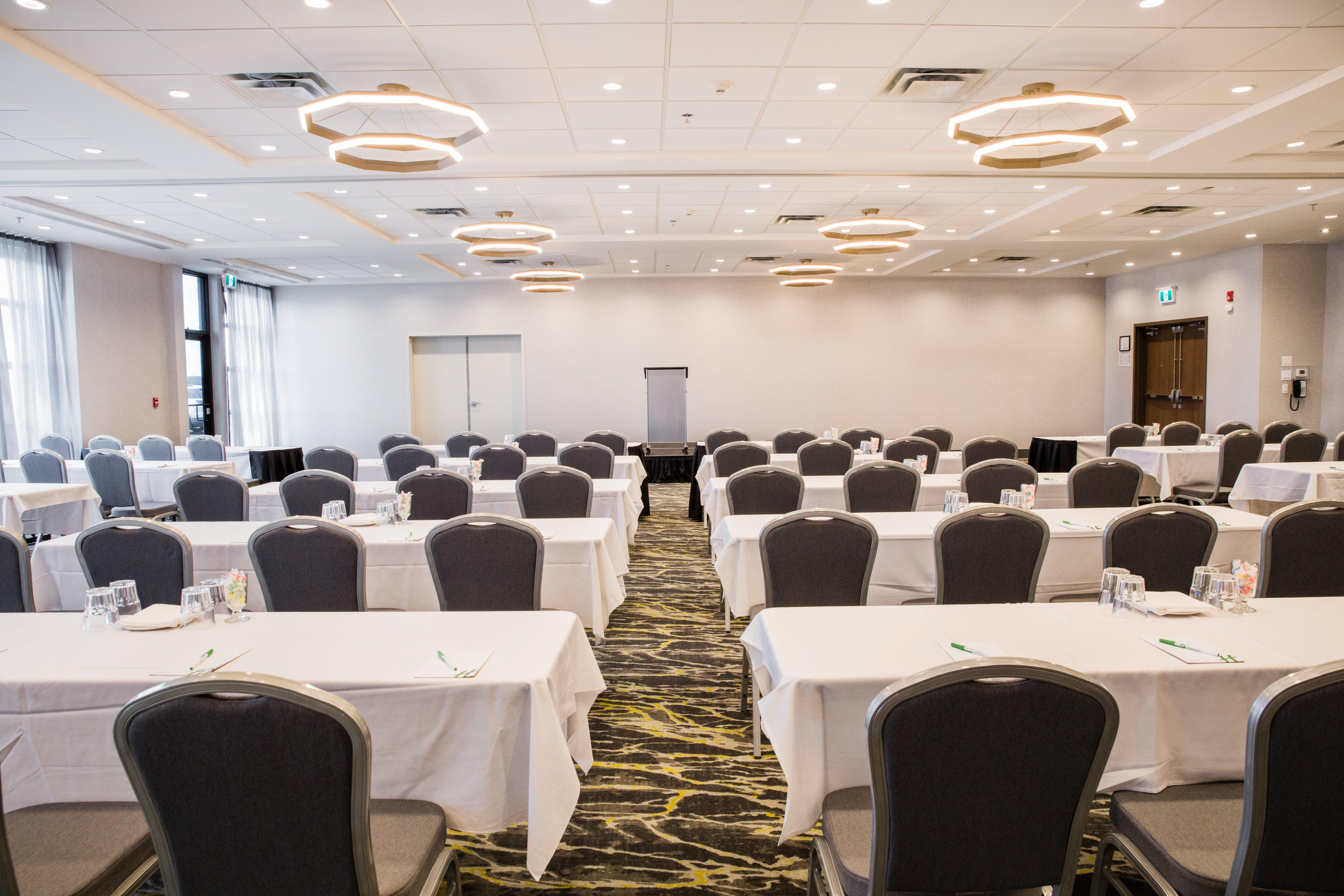 Holiday Inn Calgary South Conference Center Exteriör bild