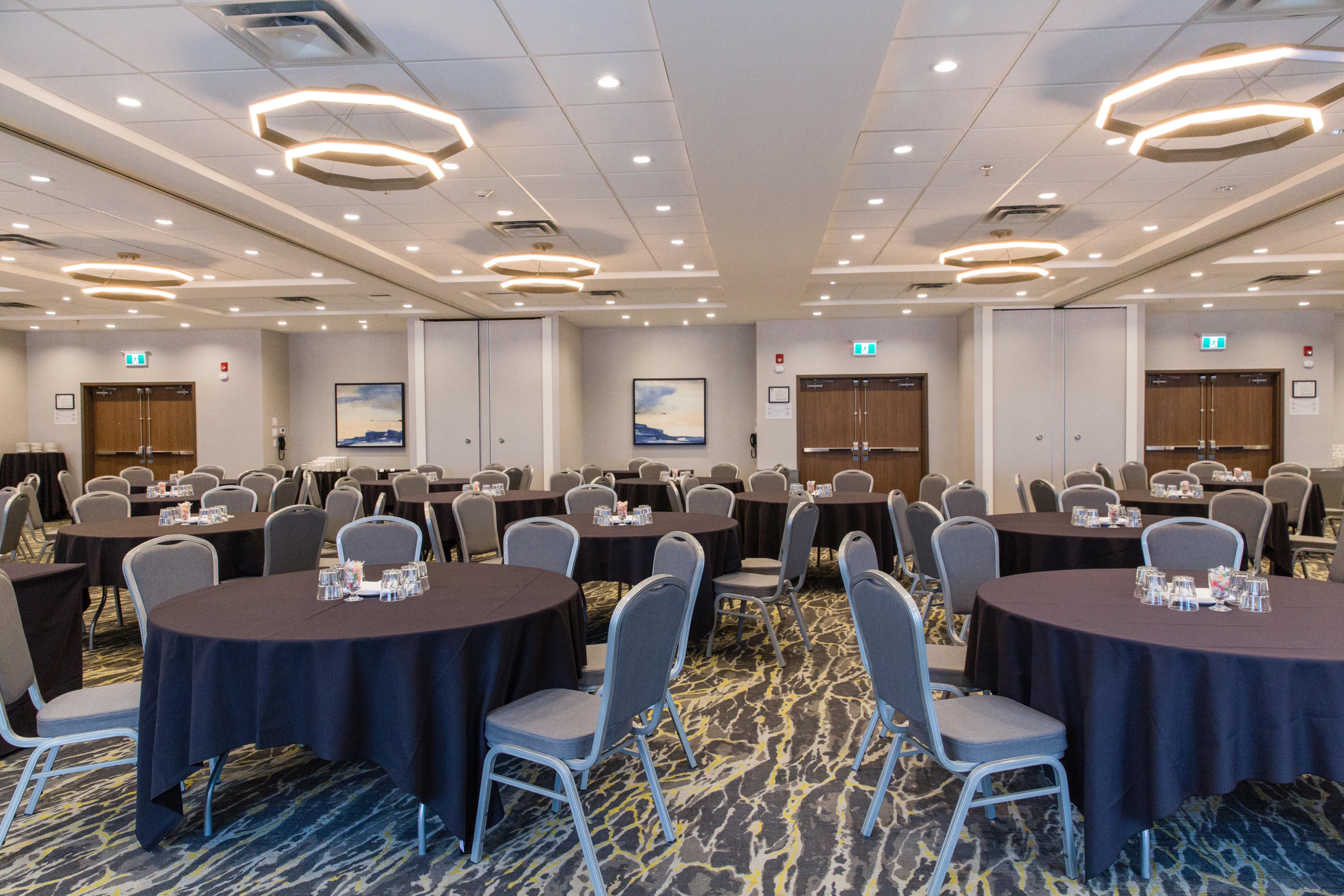 Holiday Inn Calgary South Conference Center Exteriör bild