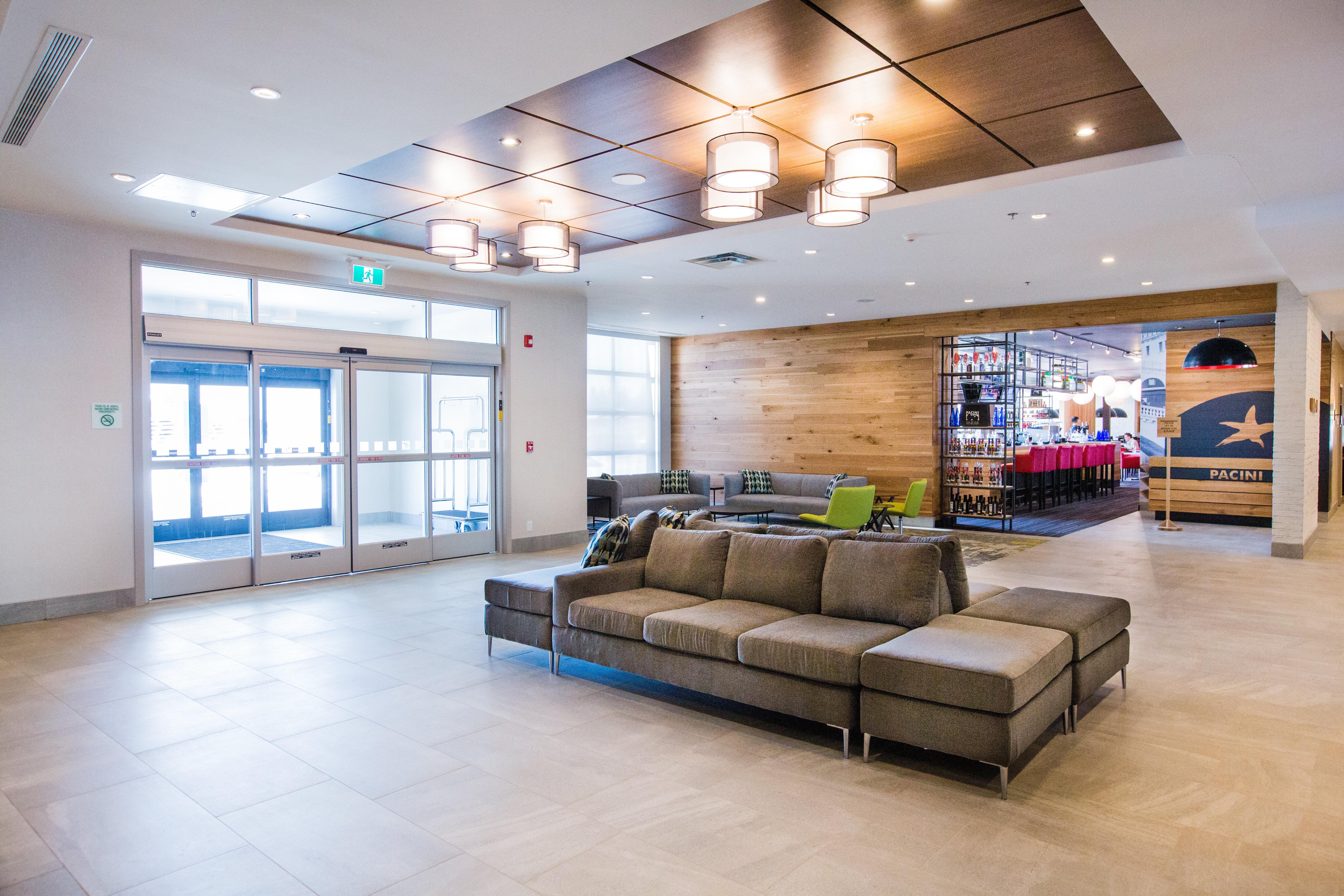Holiday Inn Calgary South Conference Center Exteriör bild